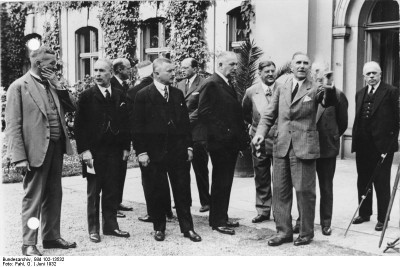 45   Bundesarchiv Bild 102 - Berlin Kabinett von Papen.jpg